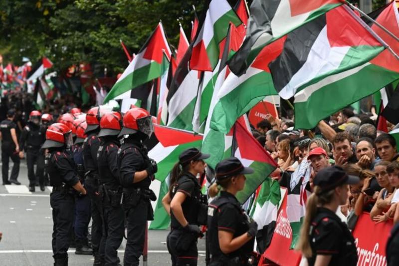 Sindicato de Estudiantes: «Ellos toman tierras palestinas, nosotrxs tomamos las carreteras durante la vuelta ciclista»