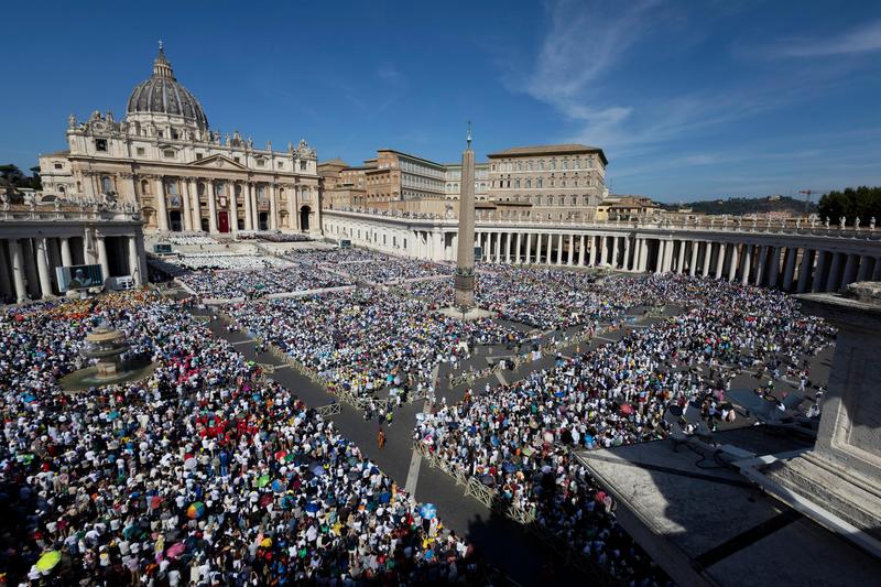 Acutis e Frassati sono Santi: la diretta della messa di canonizzazione. Centinaia di migliaia di fedeli a Roma /