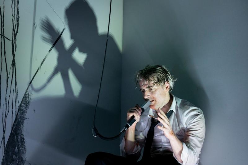 Jens Harzer debütiert mit Wildes „De Profundis“: Intensives Solo am Berliner Ensemble