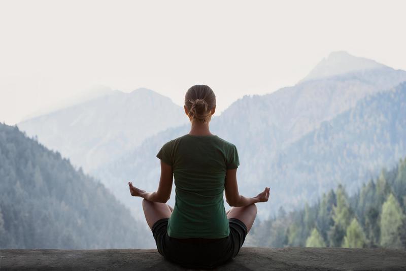 Insegnante di yoga truffata, conto corrente svuotato: 