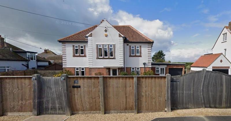 Battle of Belgrave Avenue... Neighbours lose bid to block extension