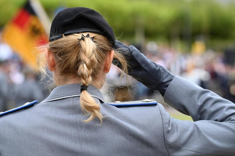 Wehrpflicht für Frauen? „Nicht für meine Töchter!“