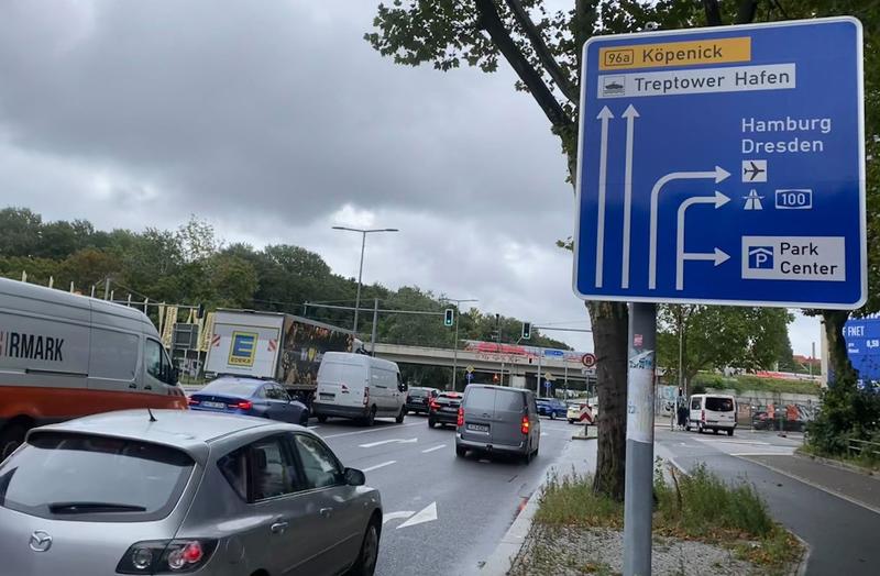 Stau an der A100 in Treptow: Auch die Ampeln kapitulieren vor dem Ansturm