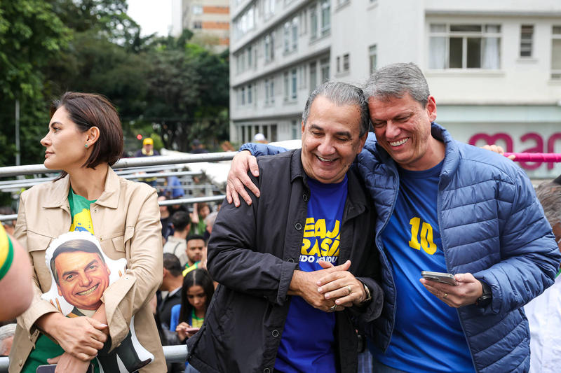 Tarcísio abraça bolsonarismo radical e antecipa campanha de extremos