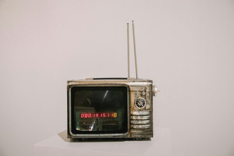 Télé, radio, presse, réseaux sociaux : quels médias captent vraiment l’attention des Français ?