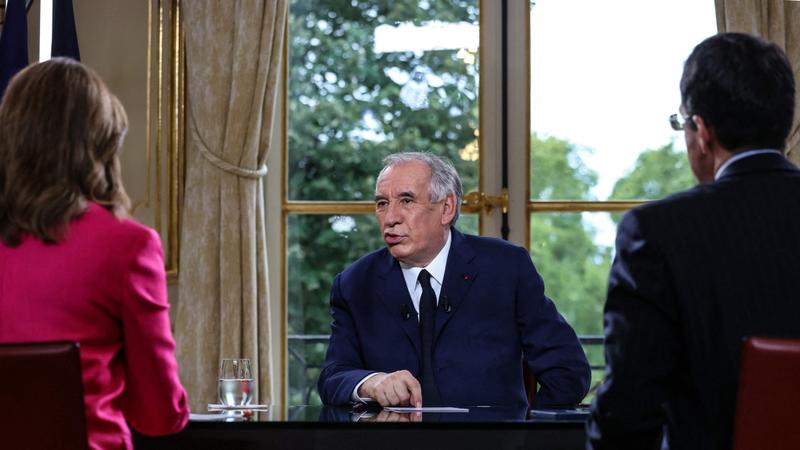 Francia, oggi il voto di fiducia per Bayrou: il governo francese verso la caduta. Ecco cosa può succedere (anche a Macron)