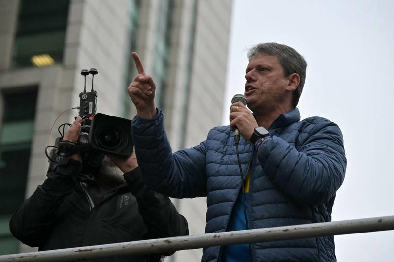 Tarcísio é um bolsonarista moderado?