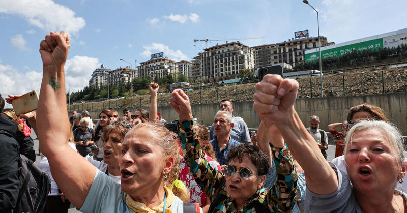 Turkish police fire pepper spray in standoff at opposition HQ