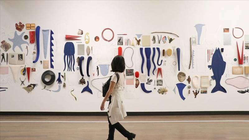 İstanbul Bienali’nin teması ‘Üç Ayaklı Kedi’ metaforu ne anlatıyor, bienalde bizi neler bekliyor?