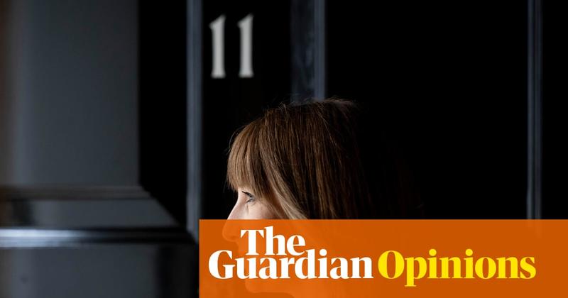 I’ve seen reshuffles from the inside, and I know why Starmer won’t sack Rachel Reeves – even though he should