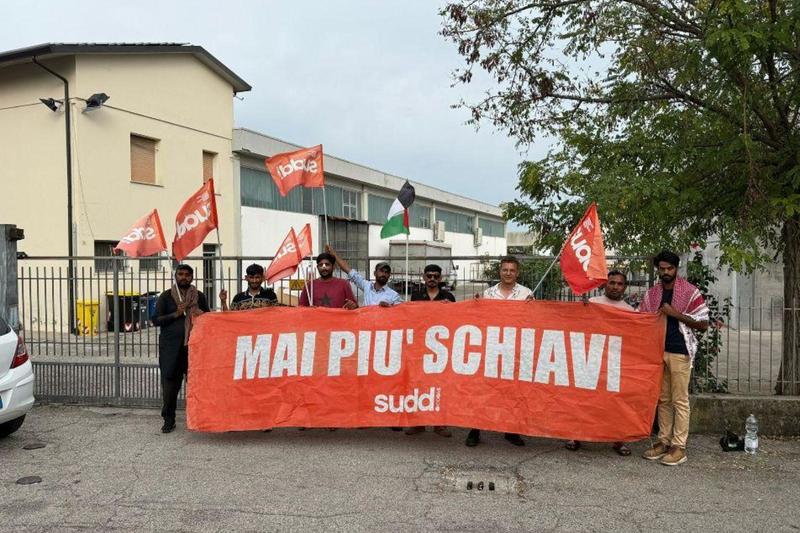 Gruppo8, si tratta ancora. Spiraglio per i lavoratori? Ma nuovo picchetto Cobas