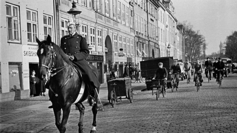 De vender historien på hovedet