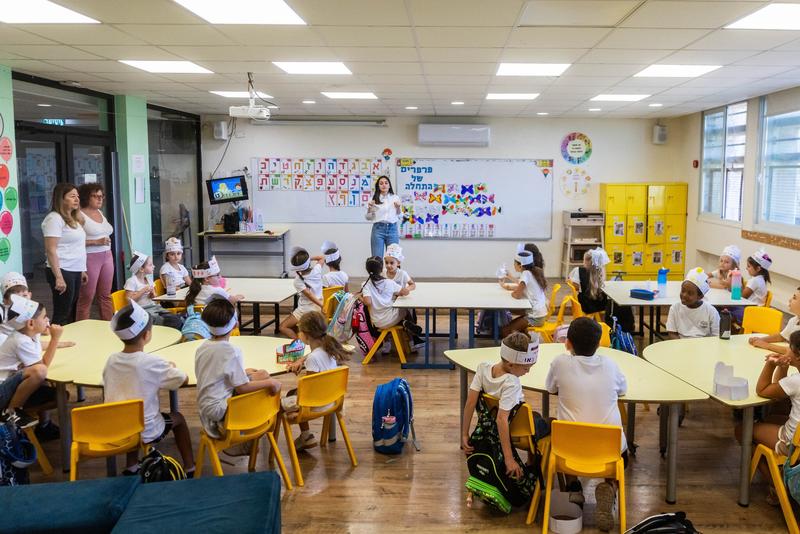 Israel has 2nd-most crowded classrooms, but pupils get above average hours — OECD