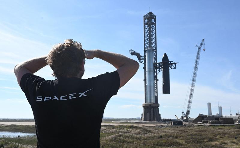 SpaceX’s $17 Billion EchoStar Deal Won’t Work Without Its Mega-Rocket Starship