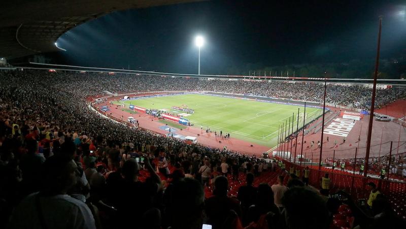 Incidenti na stadionu: Marakana vređala Vučića, mala grupa „batinaša“ nasrnula na navijače na zapadnoj tribini