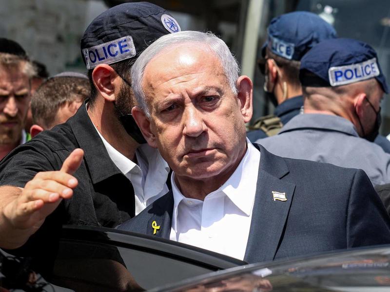Bibi e il tutto o niente. Negoziatori eliminati ma ostaggi a rischio. Il ruolo del Fantasma