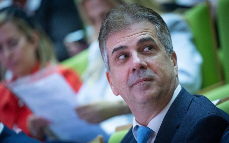 Ex-FM Eli Cohen grilled by cops over diplomatic passports for Likud mayors, PM’s son