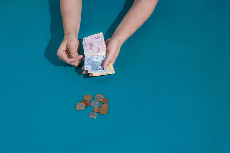 Relatório da reforma tributária fixa alíquota de 12,5% para bancos e traz regra para fundos