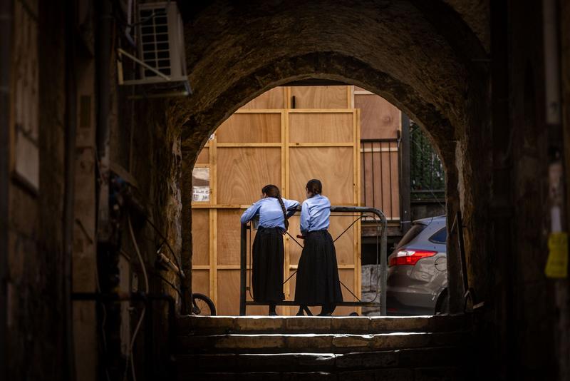 Ministry sanctions Haredi schools for refusing Sephardi students; 55 still stuck at home