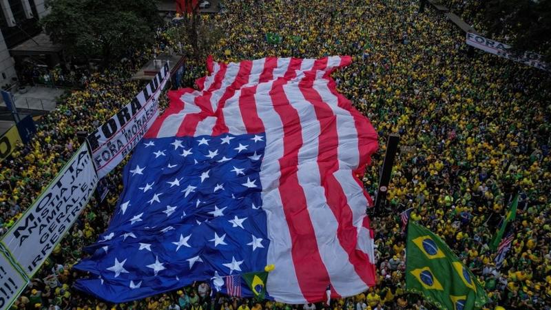 O “nacionalismo” de bandeira importada