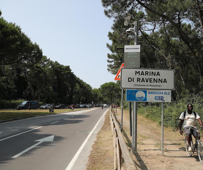 Strisce blu a Marina di Ravenna, per il 2026 il Comune apre a un possibile cambiamento