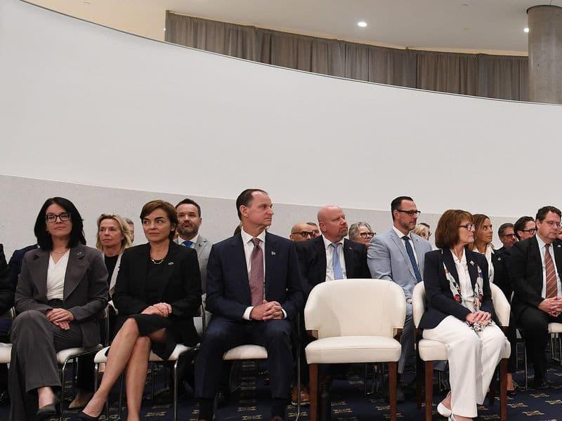 Remaniement ministériel: trop peu, trop tard...