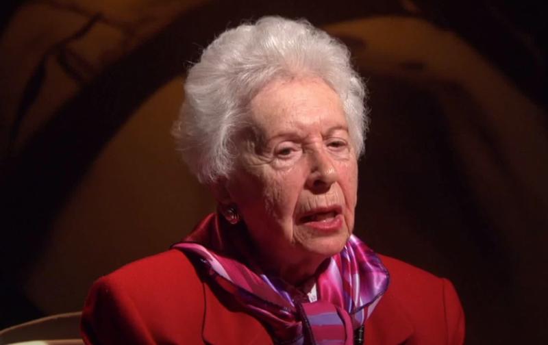 Clara Charf: La Viuda Roja
