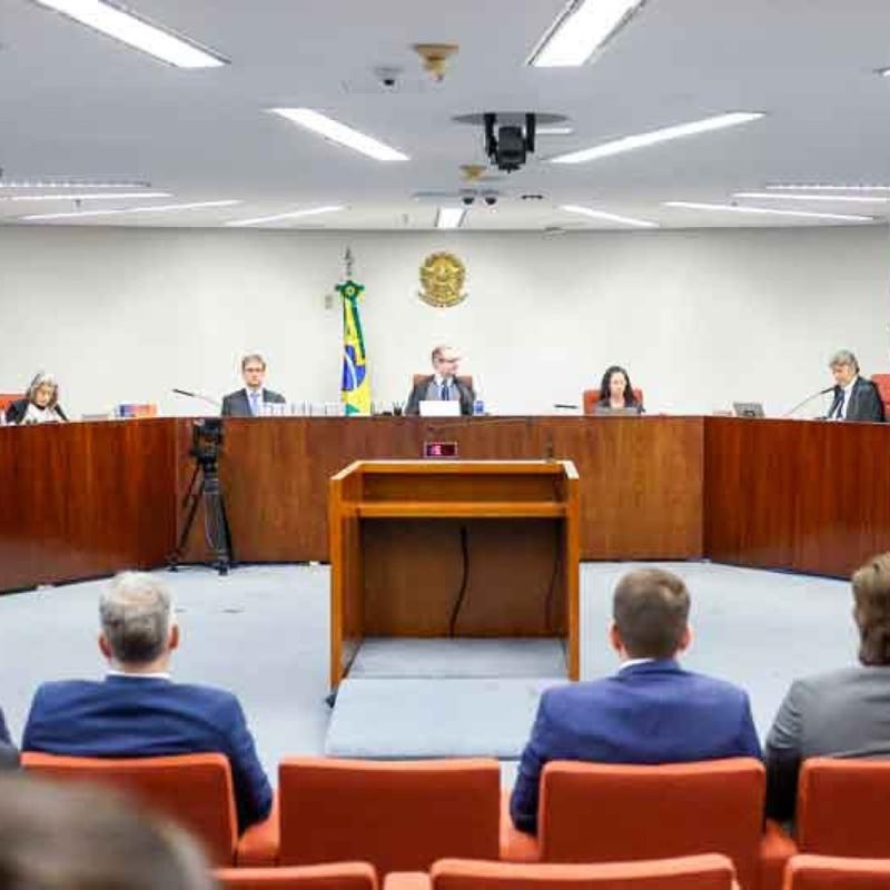 Fux questiona competência da Primeira Turma e absolve Bolsonaro