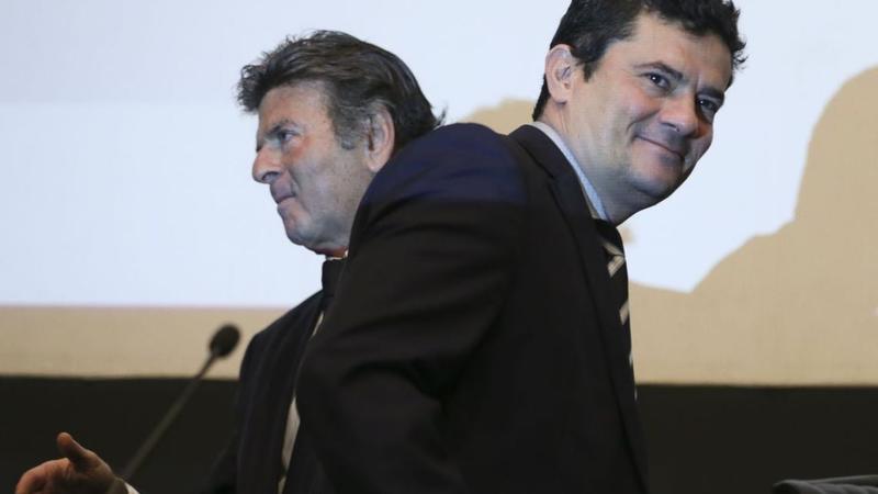 Fux vota em português, mas com legendas em inglês, para agradar Trump