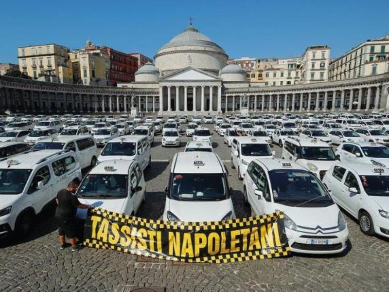 I tassisti sul piede di guerra: il 24 protestaÂ in piazza contro abusivismo e piano traffico