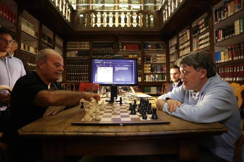 L’intelligenza artificiale insegna a giocare a scacchi: come funziona il nuovo programma dell’Unibo /