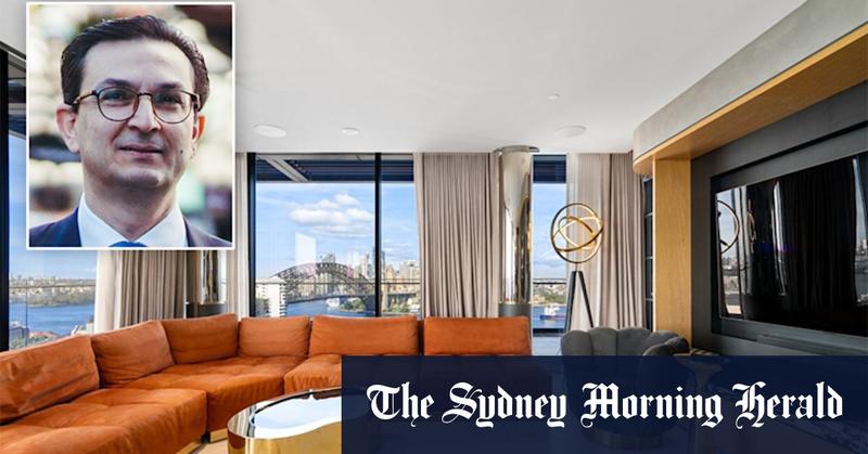 Disgraced surgeon offloads luxury Sydney Harbour penthouse