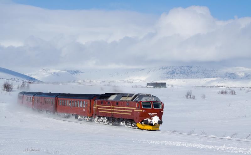Skjæran og lokomotiv på Nordlandsbanen