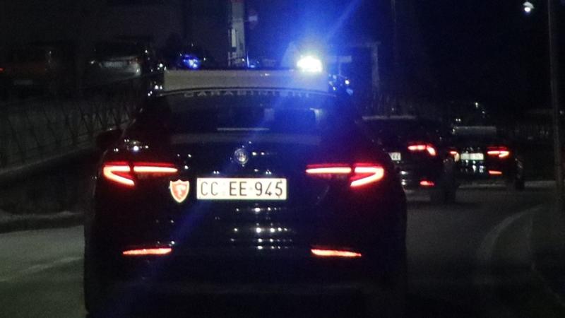 Anziano legato con fascettedi plastica e rapinatoÂ in casa di 25mila euro