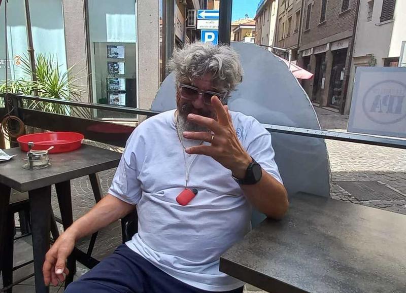 Il ristorante bersagliato: 