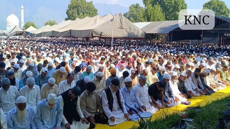 Devotees Throng Hazratbal Shrine