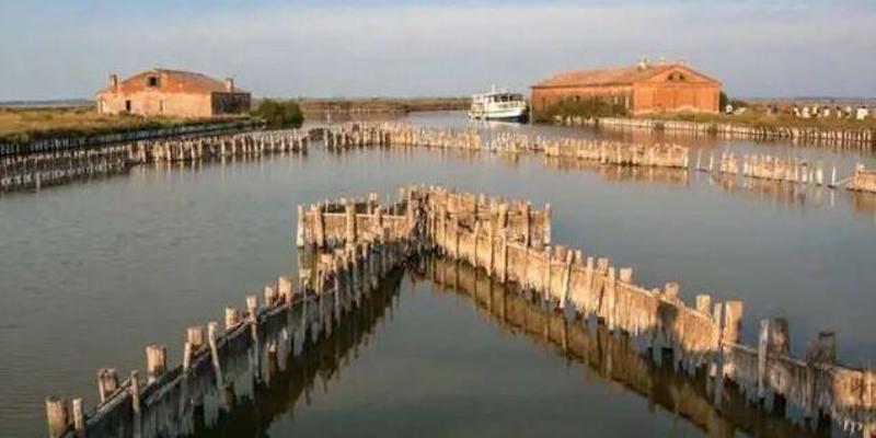 È franato lo storico “lavoriero”, era simbolo di Comacchio e delle Valli