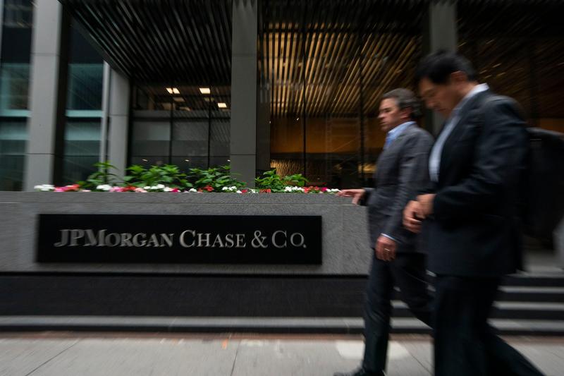 Democratic Senators Call for JPMorgan CEO to Testify on Bank’s Epstein Ties