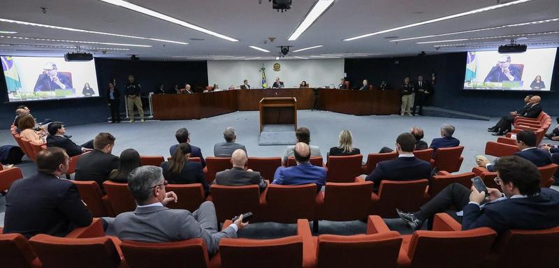 A sombra do mau juiz é pior que os frutos da árvore envenenada
