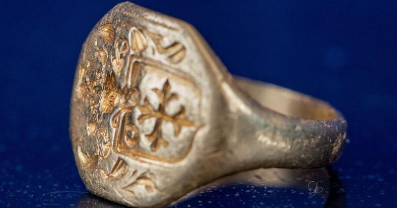 Ring with links to Lord Nelson's 'secret' daughter to sell for £5,000