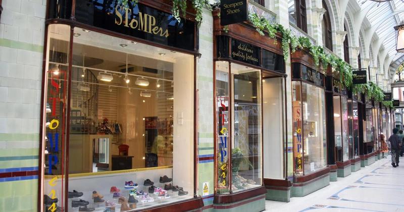Shop known for spinning monkey to close after nearly 30 years