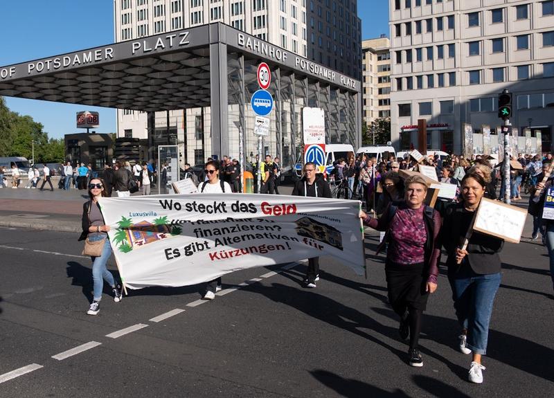 Protest der Wohnungslosen in Berlin: „Immer weniger Menschen können sich das Leben noch leisten“