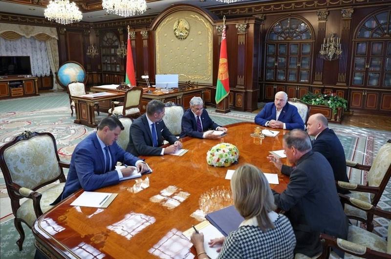 Trump geht auf Lukaschenko zu: Wird aus Belarus ein amerikanisch-russischer Hub?