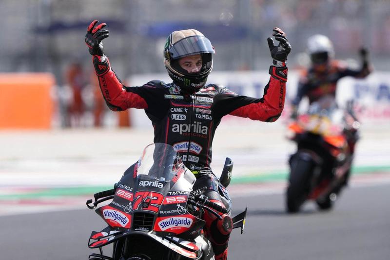 MotoGP sprint: Bezzecchi interrompe il dominio dei Marquez, Marc cade e Alex è secondo