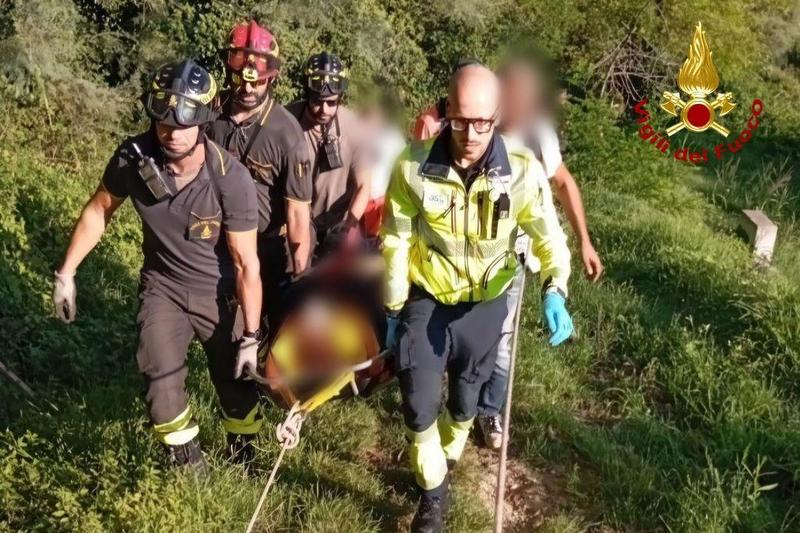 Amazzone disarcionata e ferita sul San Bartolo: i difficili soccorsi nel sentiero impervio