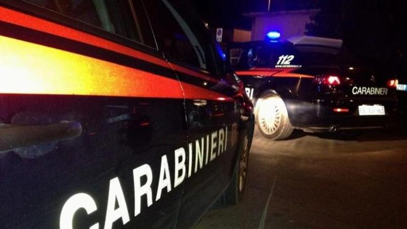 Gambizzato un 37enne, il raid messo a segno in tarda serata da due persone in scooter