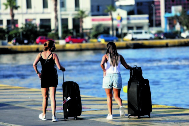 Η εποχικότητα «πληγώνει» τον ελληνικό τουρισμό