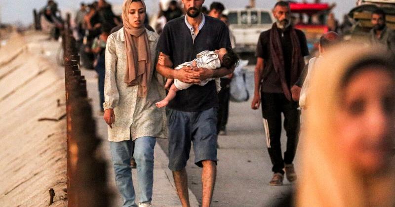 Palestinians flee Gaza City under Israeli bombardment