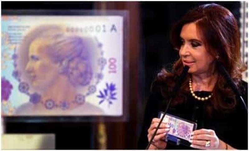 Evita salta a la cancha