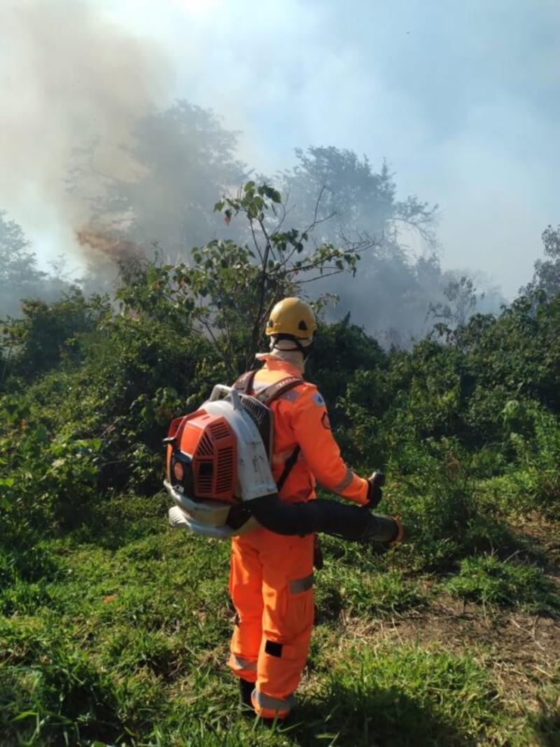 Incêndio de grandes proporções atinge área de preservação em São João do Paraíso